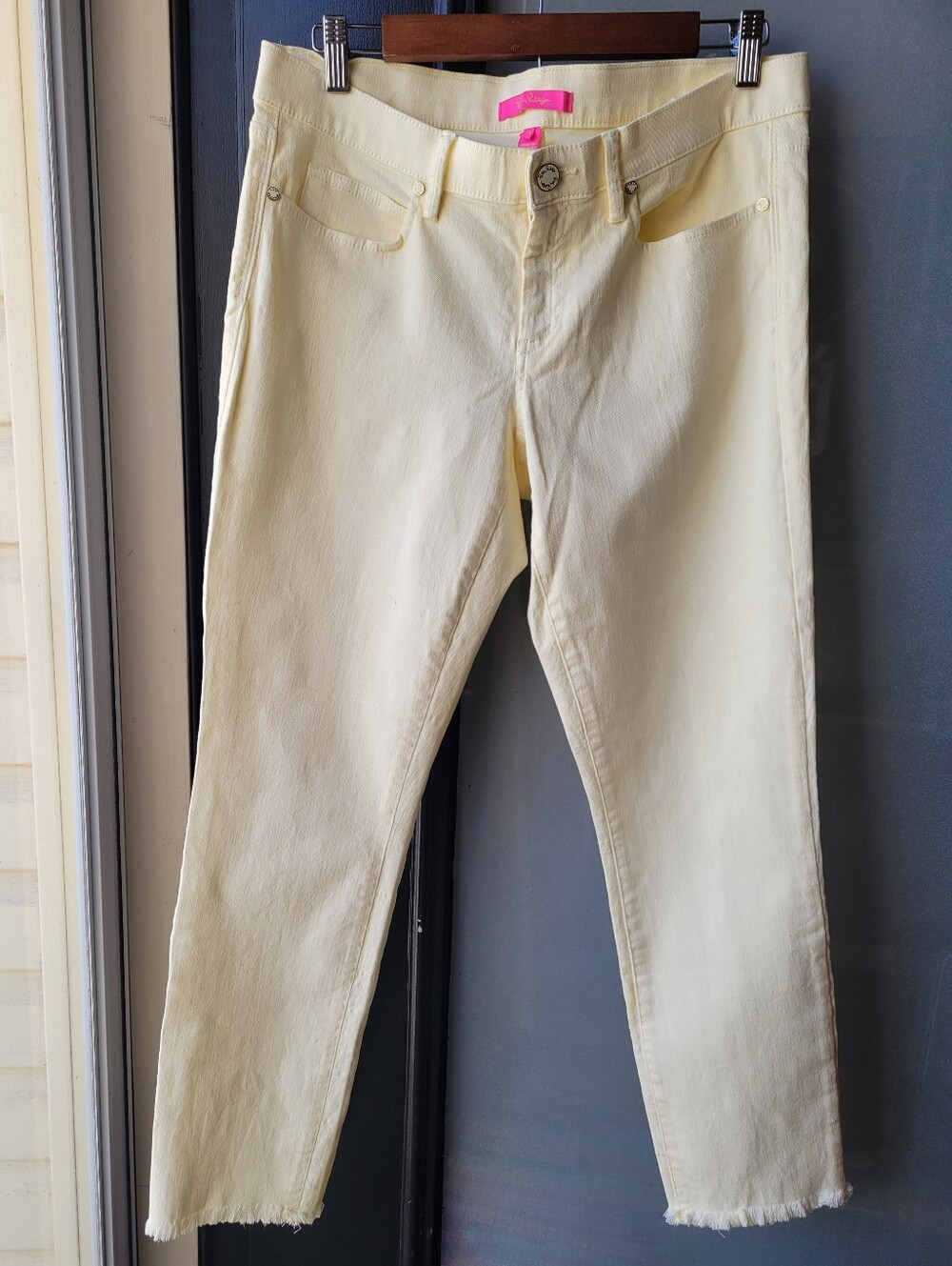 Lilly Pulitzer Pastel Yellow Womens Jeans Frayed Hem Size 10 Gold Tone Logo Mint - Picture 2 of 11